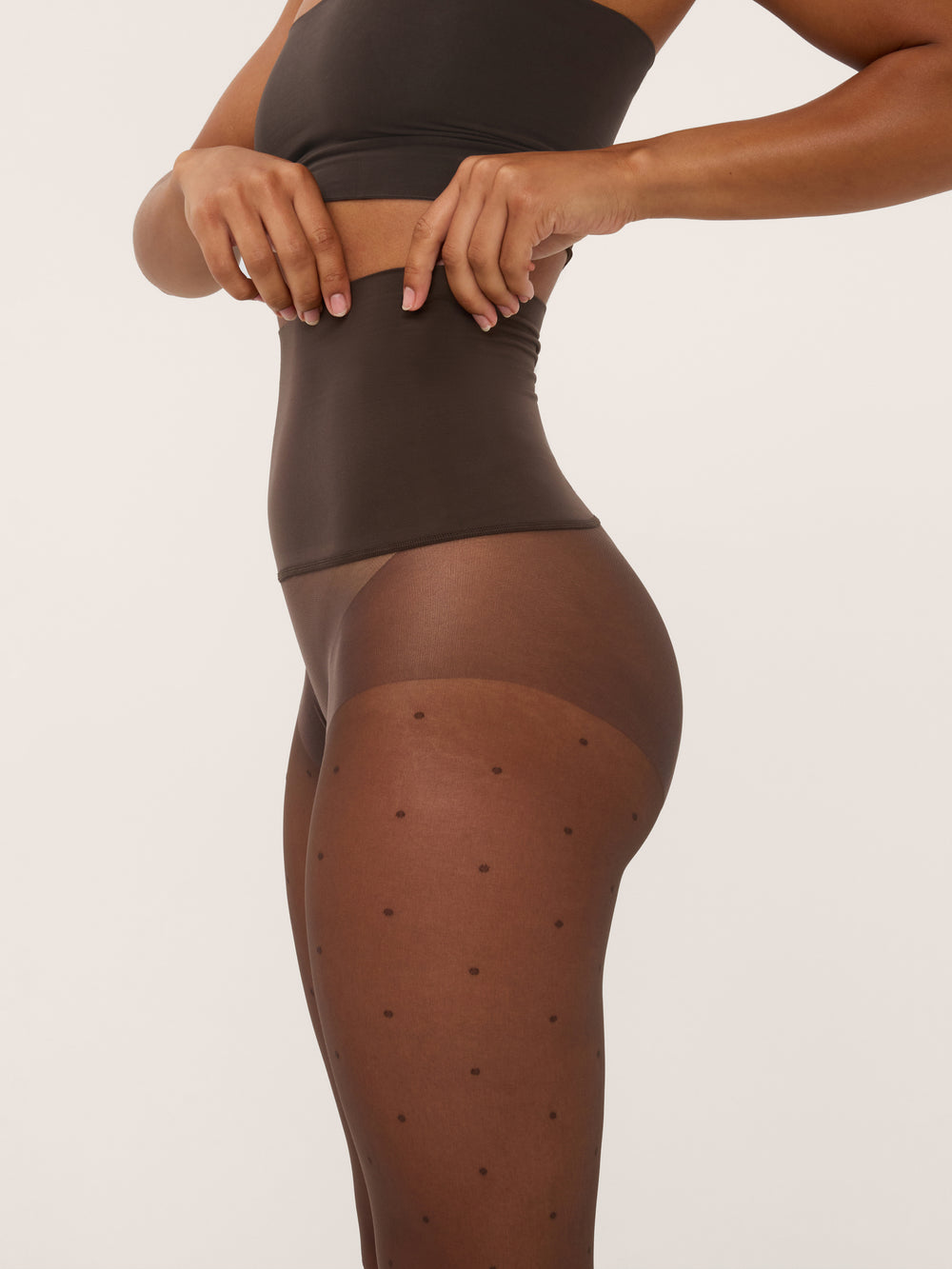 Bruine doorschijnende panty met stippen van So Tight
