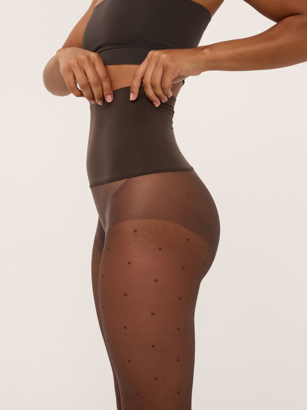 Bruine doorschijnende panty met stippen van So Tight
